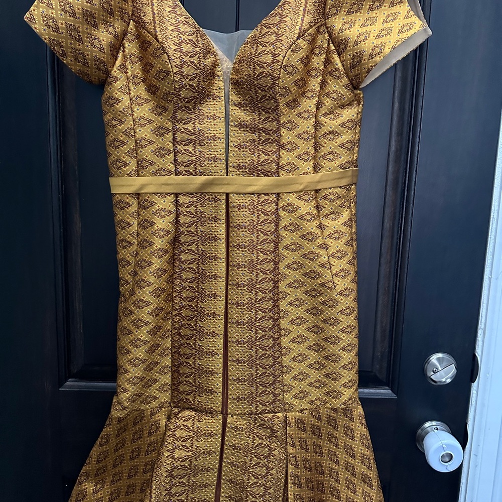 Chic Gold Patterned Midi Dress